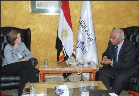 سفيرة بلجيكا فى القاهرة خلال لقاءها وزير النقل