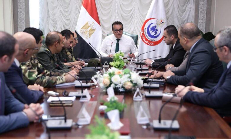 جانب من اجتماع وزير الصحة والسكان لمتابعة الموقف التنفيذي للشبكة الوطنية للطوارئ