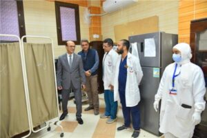 رئيس جامعة أسيوط يهنئ العاملين بالمستشفيات بعيد الفطر