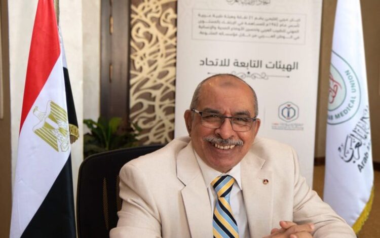 أسامة رسلان أمين عام اتحاد الأطباء العرب