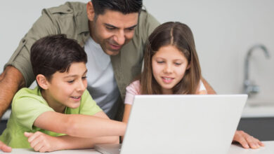 استخدام الإنترنت للأطفال أرشيفية