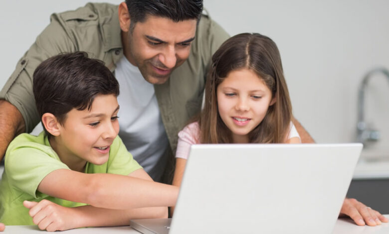 استخدام الإنترنت للأطفال أرشيفية