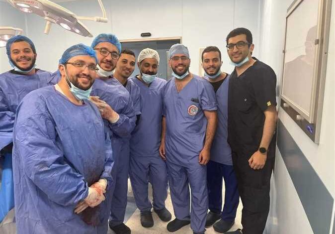 فريق الجراحة بمستشفى جامعة قناة السويس التعليمي