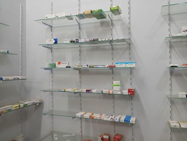 صيدلية غير مرخصة بالأقصر