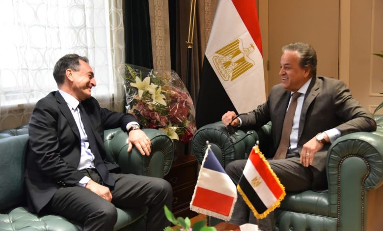 وزير الصحة والسفير الفرنسي لدى مصر