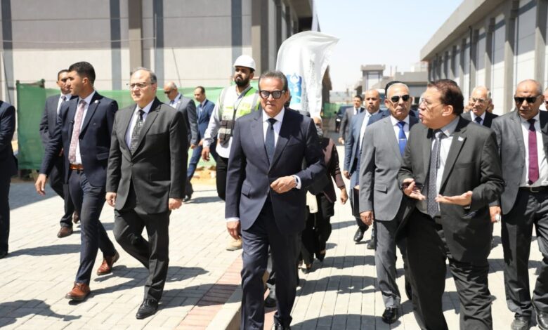 وزير الصحة يتفقد «مدينة اللقاحات والبيوتكنولوجي»