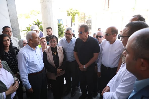 وزير الصحة يتفقد مركز أورام المنيا