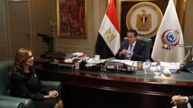 وزير الصحة يستقبل سفيرة مصر
