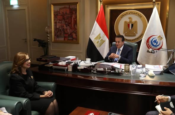 وزير الصحة يستقبل سفيرة مصر