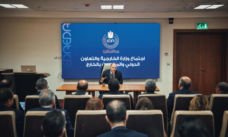 وزير الخارجية يستقبل رئيس هيئة الدواء