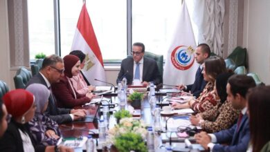 وزير الصحة مع نائب وزير الخارجية التنفيذي