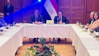 وزير الصحة يلتقي نخبة من الكوادر الطبية المصرية