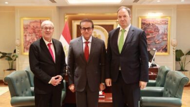 وزير الصحة مع المرشح عن بلجيكا لمنصب مدير الصحة العالمية