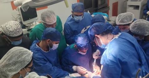 إعادة زراعة ذراع مبتور بالكامل لمريض