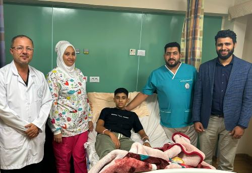 طفل يستعيد المشي بعد شلل رباعي