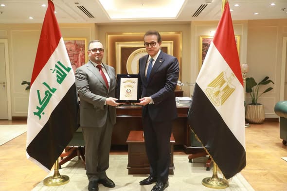 وزير الصحة مع نظيره العراقي