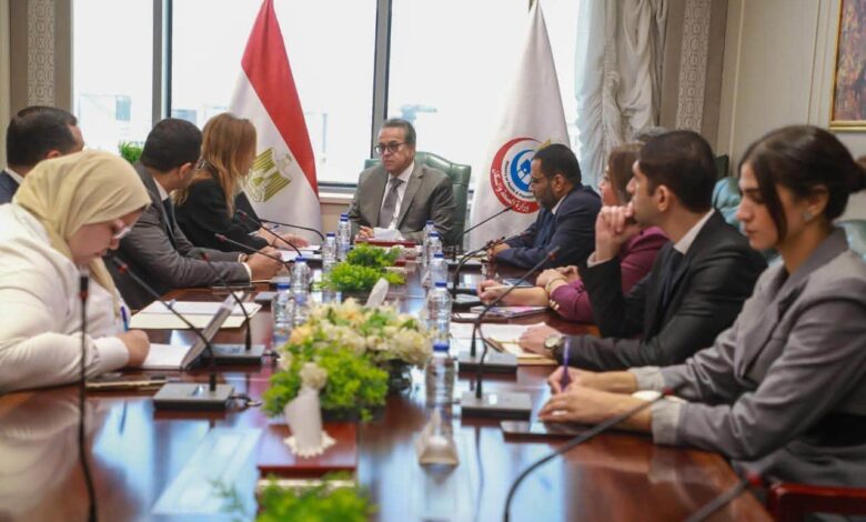 وزير الصحة ووفد الأمانة العامة لجامعة الدول العربية