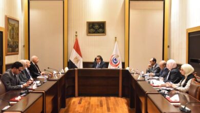 وزير الصحة يلتقي رئيس جمعية الأطباء المصريين