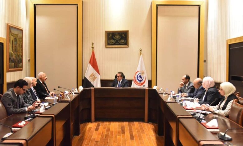 وزير الصحة يلتقي رئيس جمعية الأطباء المصريين